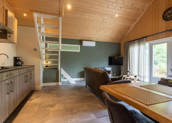 Unique By The Pond *