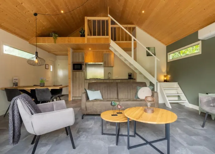 Unique By The Pond *