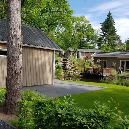 Semesterbostad Unique By The Pond Hoenderloo