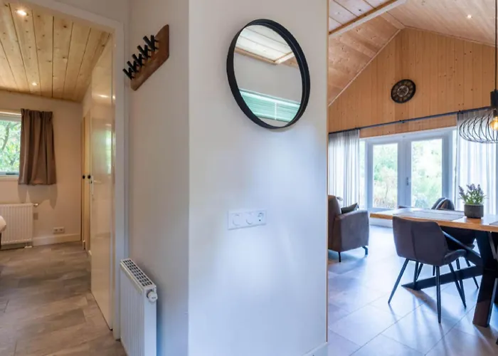 Semesterbostad Unique By The Pond