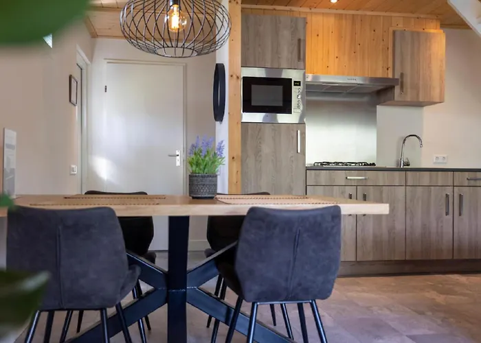 Unique By The Pond Hoenderloo